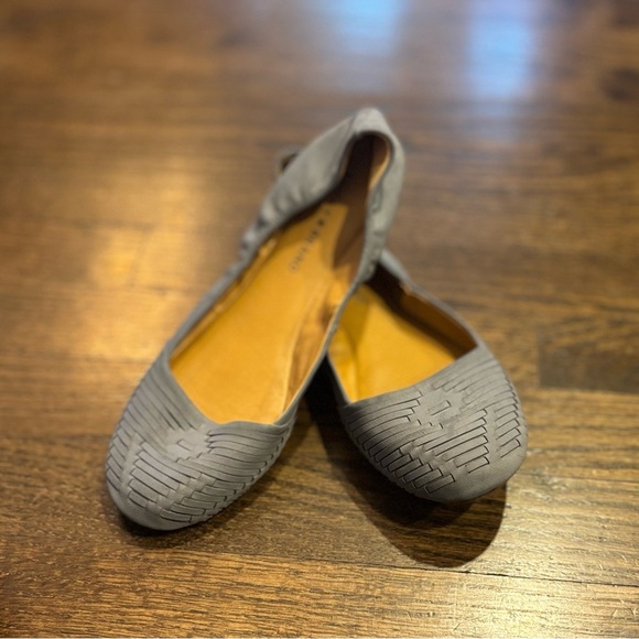 Women’s Lucky Brand bluish gray flats - Picture 3 of 7